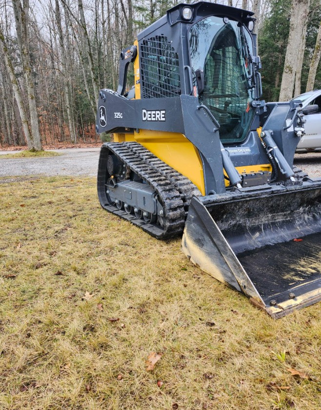 John Deere 325G skid steer / compact track loader